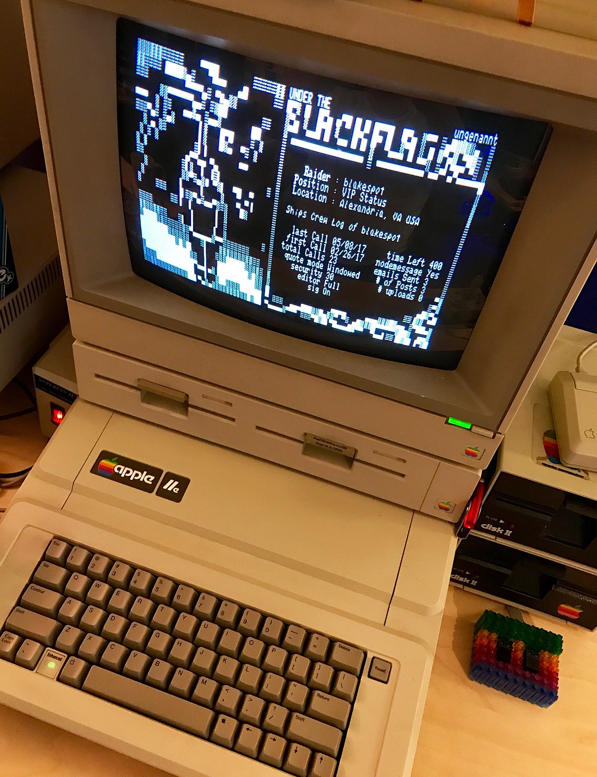 Picture of an Apple IIe computer